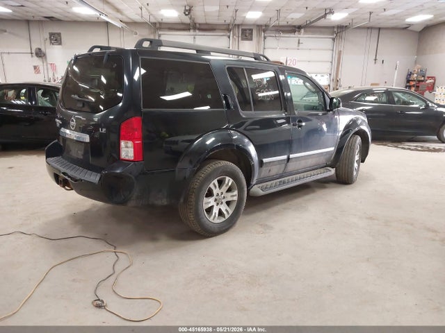 Nissan Pathfinder Le