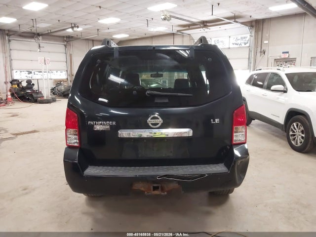 Nissan Pathfinder Le