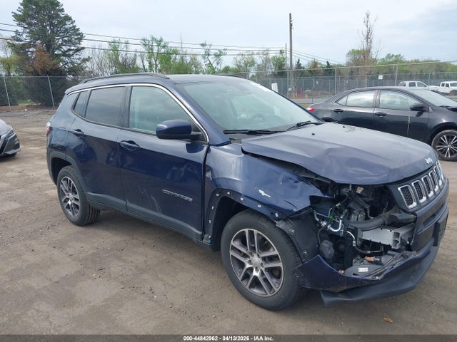 Salvage Jeep Compass Image