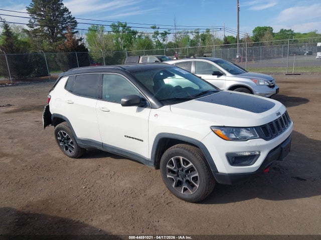 Salvage Jeep Compass Image