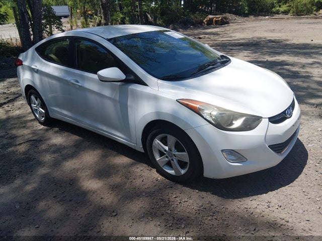 Salvage Hyundai ELANTRA Image