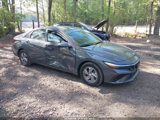 Salvage Hyundai ELANTRA Image