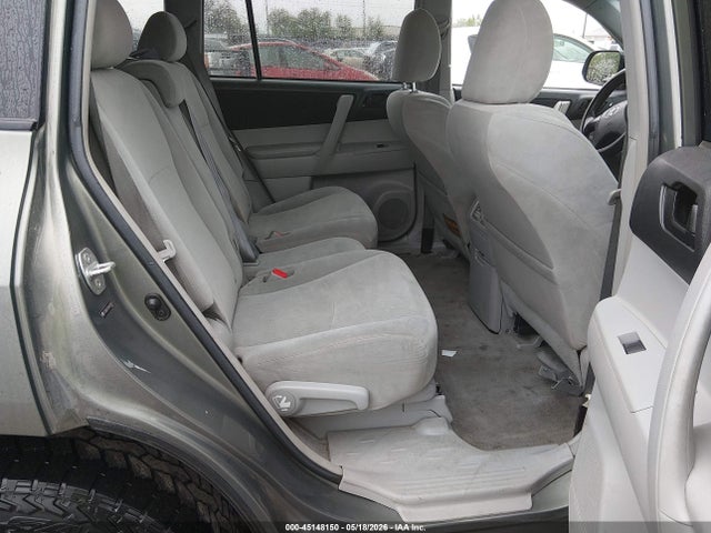Toyota Highlander Base V6