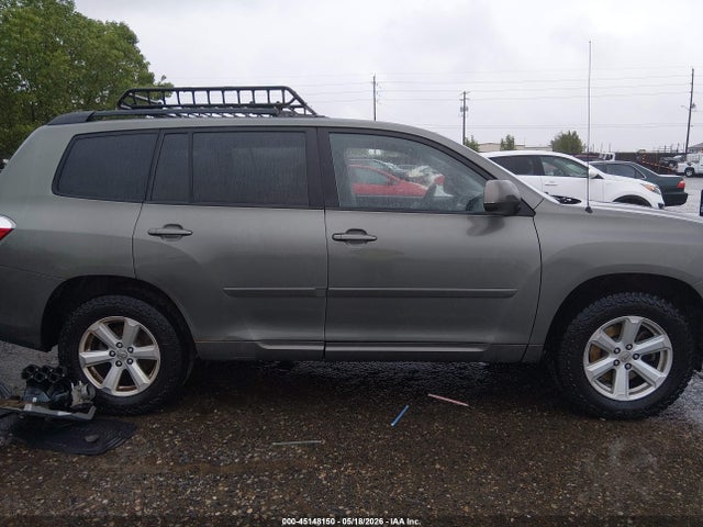 Toyota Highlander Base V6