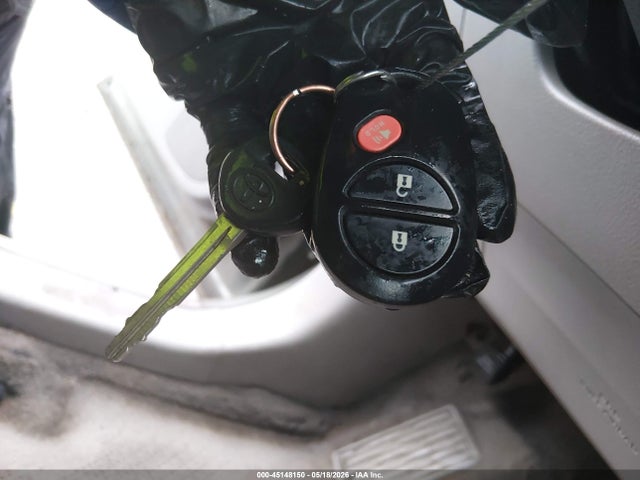 Toyota Highlander Base V6