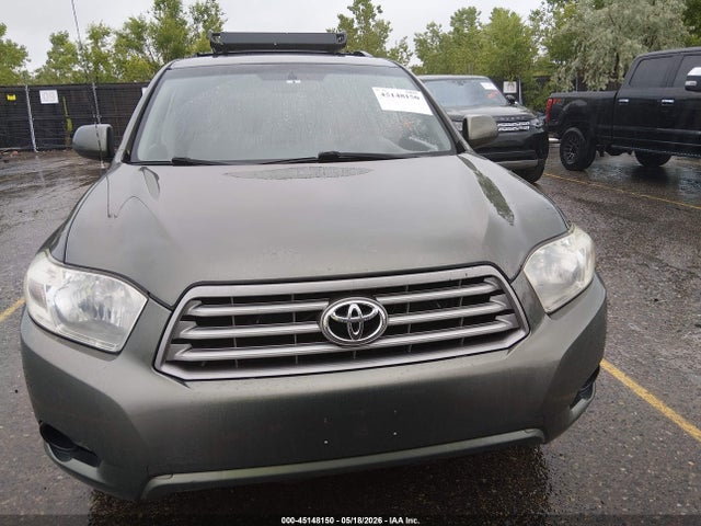 Toyota Highlander Base V6