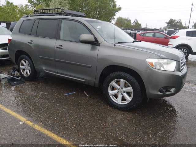 Salvage Toyota Highlander Image
