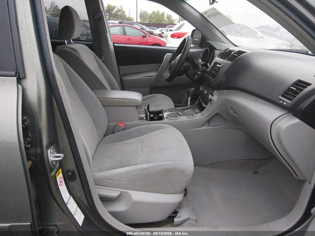 Toyota Highlander Base V6