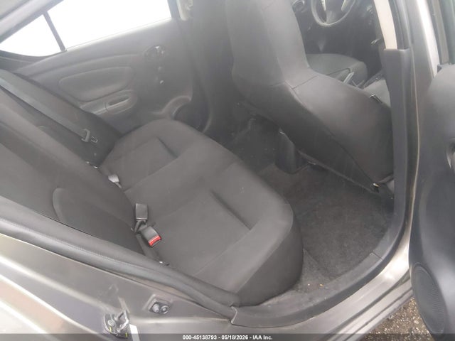 Nissan Versa 1.6 S+