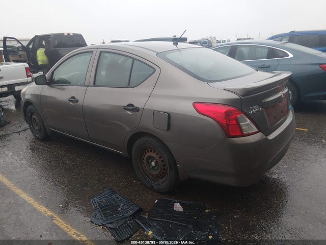 Nissan Versa 1.6 S+