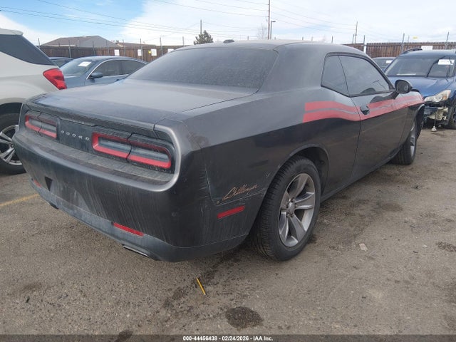 Dodge Challenger Sxt