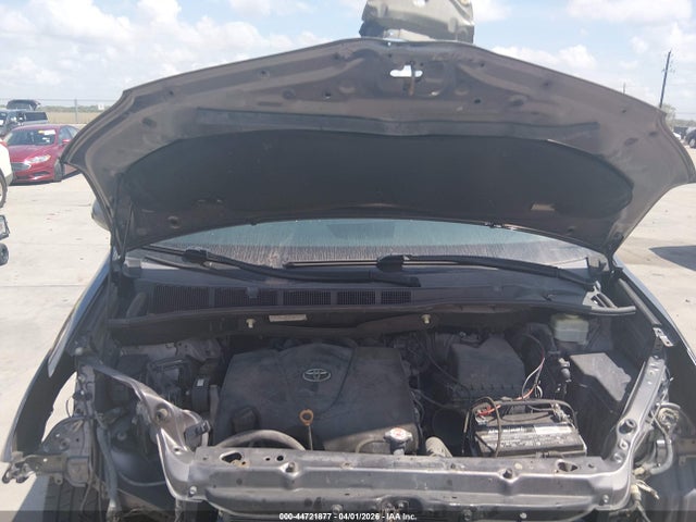 Toyota Sienna Xle Premium 8 Passenger