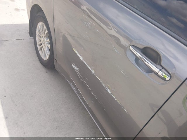 Toyota Sienna Xle Premium 8 Passenger