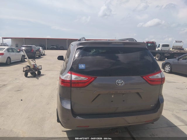Toyota Sienna Xle Premium 8 Passenger