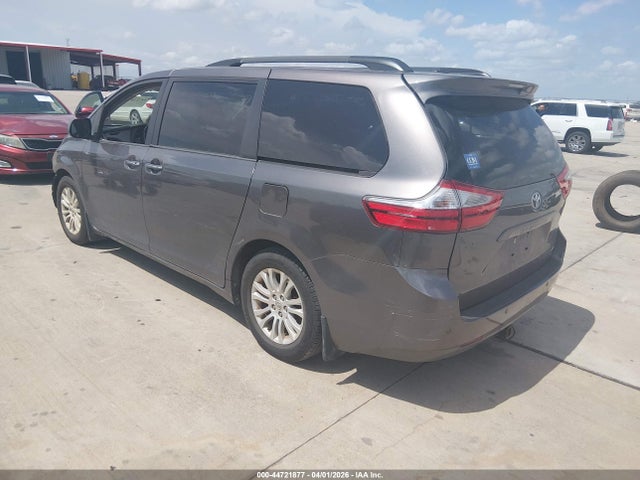 Toyota Sienna Xle Premium 8 Passenger