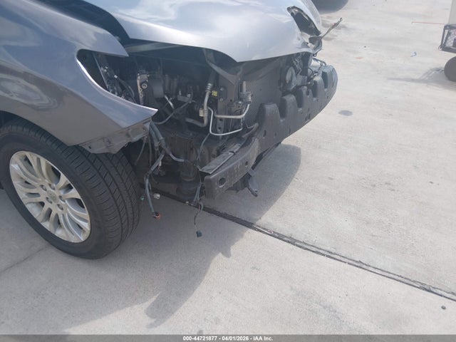 Toyota Sienna Xle Premium 8 Passenger