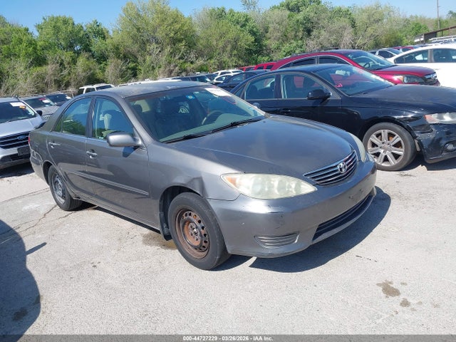 Salvage Toyota Camry Image