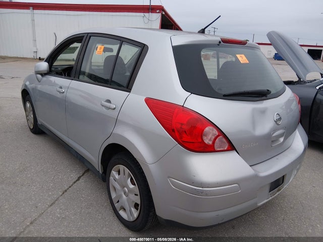 Nissan Versa 1.8s
