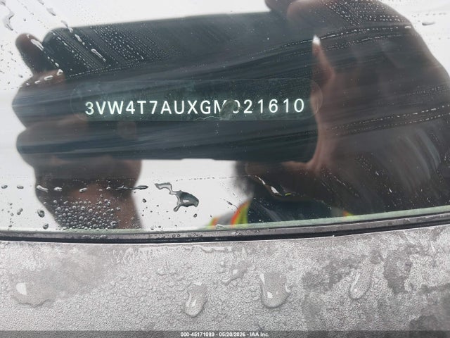Volkswagen Golf S 4-door