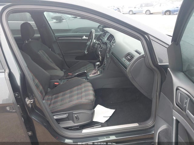 Volkswagen Golf S 4-door