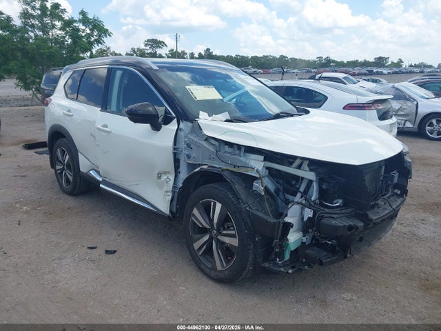 Salvage Nissan Rogue Image