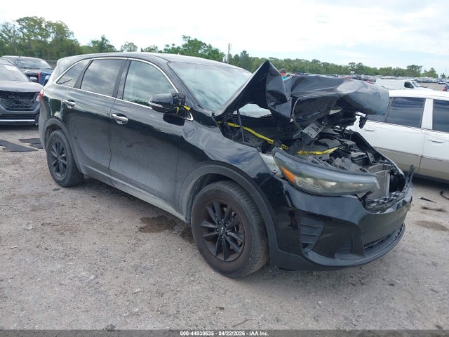 Salvage Kia Sorento Image