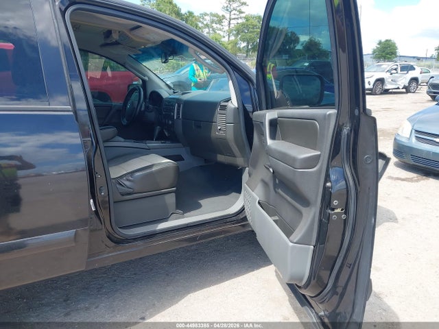 Nissan Titan Se
