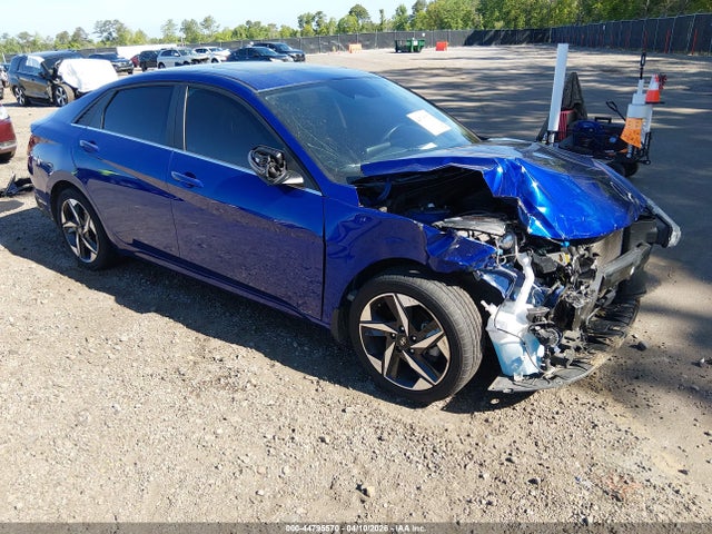 Salvage Hyundai ELANTRA Image
