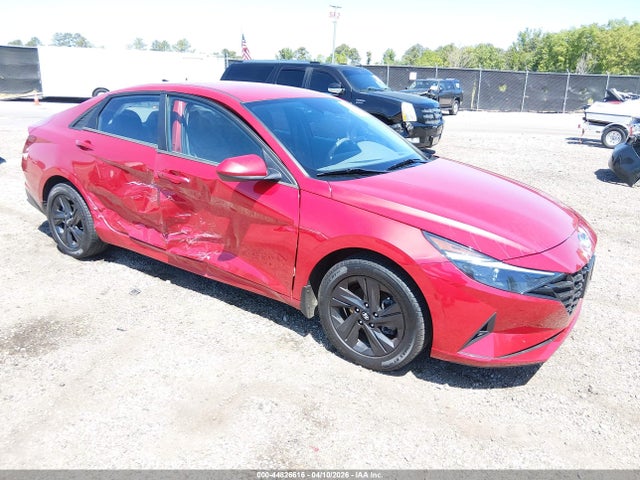 Salvage Hyundai ELANTRA Image
