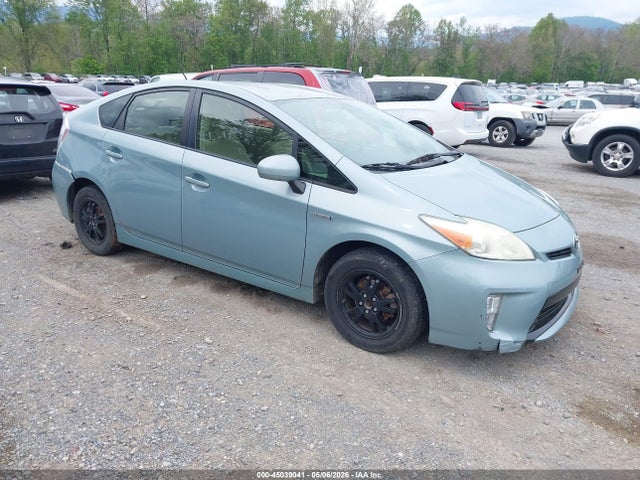 Salvage Toyota Prius Image