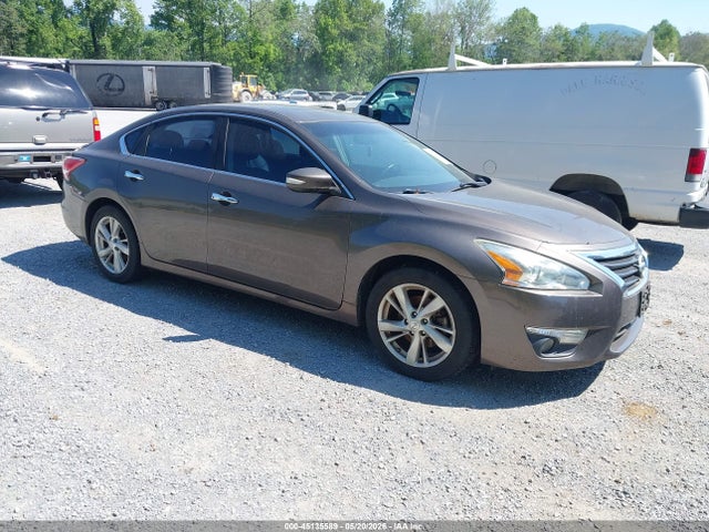 Salvage Nissan Altima Image