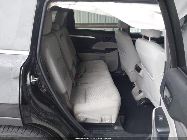 Toyota Highlander Le V6