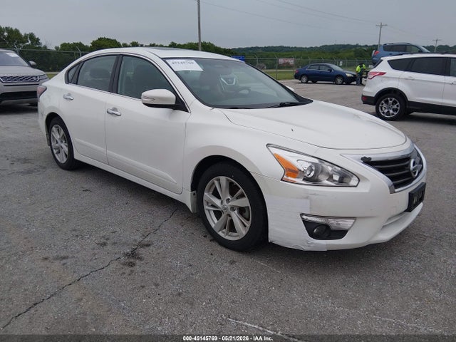 Salvage Nissan Altima Image