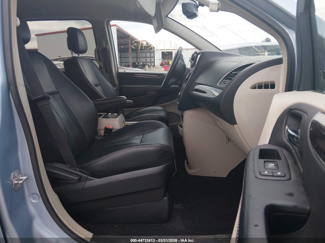 Chrysler Town & Country Touring