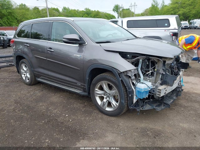 Salvage Toyota Highlander Image