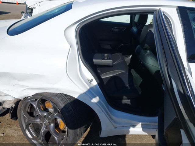 Alfa Romeo Giulia Awd