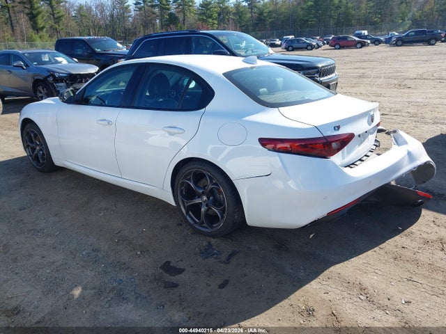 Alfa Romeo Giulia Awd
