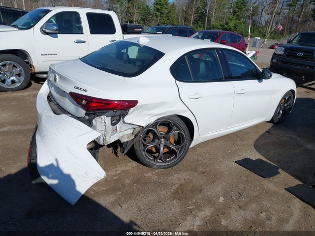 Alfa Romeo Giulia Awd