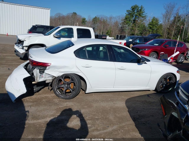 Alfa Romeo Giulia Awd