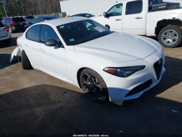 Salvage Alfa Romeo Giulia Image