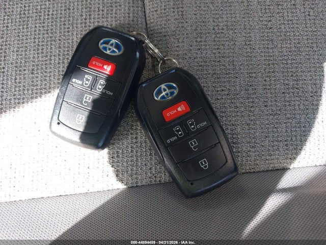 Toyota Sienna Le
