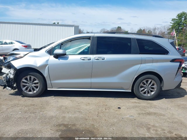 Toyota Sienna Le