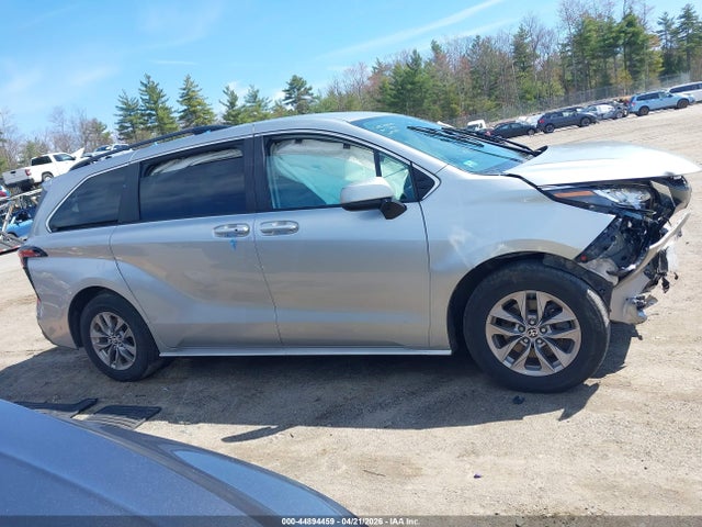 Toyota Sienna Le