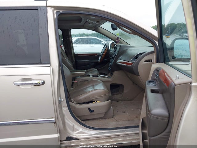 Chrysler Town & Country Limited