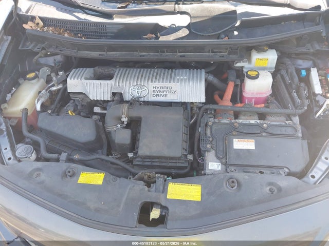 Toyota Prius v Five
