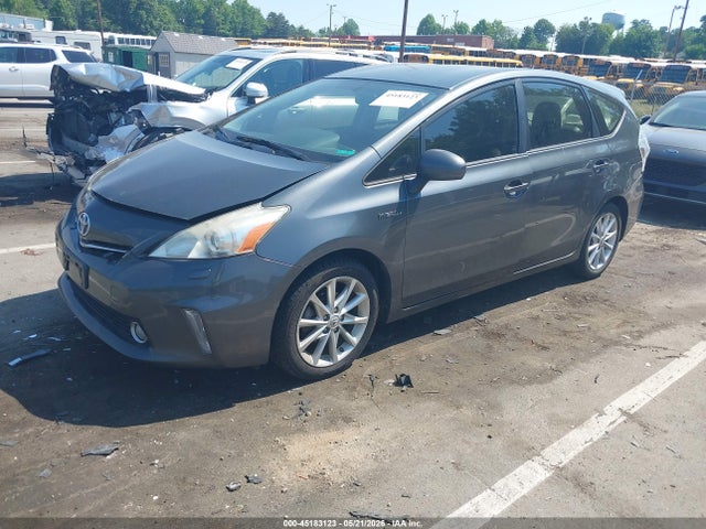 Toyota Prius v Five