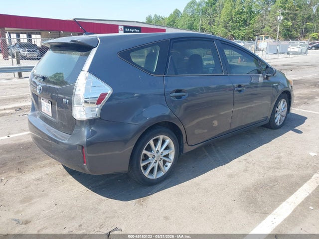 Toyota Prius v Five