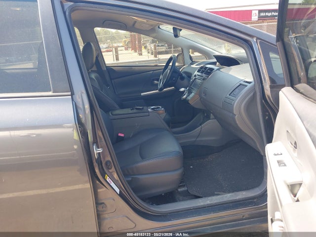 Toyota Prius v Five