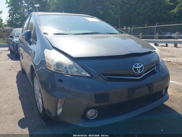 Toyota Prius v Five