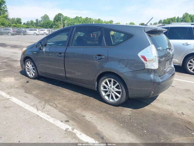 Toyota Prius v Five